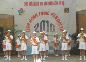 Đội nghi thức huyện Lương Sơn tham gia liên hoan chào mừng Đại lễ 1.000 năm Thăng Long Hà Nội.