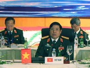 Đại tướng Phùng Quang Thanh, Bộ trưởng Quốc phòng Việt Nam chủ trì hội nghị.