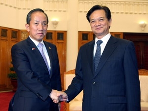 Thủ tướng Nguyễn Tấn Dũng tiếp Bộ trưởng Quốc phòng Hàn Quốc.