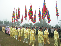 Lễ hội Khai Hạ Mường Bi (huyện Tân Lạc) đã được duy trì nhiều năm nay đáp ứng việc nâng cao đời sống tinh thần cho người dân trong vùng