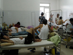 Bệnh nhân sốt xuất huyết đang điều trị tại Bệnh viện Đà Nẵng
