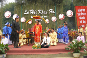 Các điển hình tiêu biểu của văn hóa Mường Hòa Bình được phục dựng trong Lễ hội khai hạ Mường Bi tổ chức hàng năm tại xã Phong Phú (Tân Lạc).