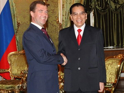 Tổng Bí thư Nông Đức Mạnh hội đàm hẹp với Tổng thống Liên bang Nga D.Medvedev tại Mátxcơva tháng 7/2010