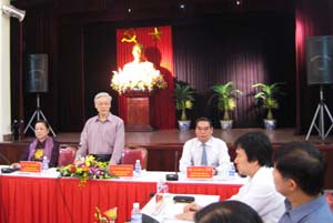 Tổng Bí thư Nguyễn Phú Trọng và đồng chí Lê Hồng Anh, Thường trực Ban Bí thư tại buổi làm việc ( Ảnh Hiền Hòa) 
