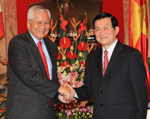 Chủ tịch nước Trương Tấn Sang tiếp Bộ trưởng Ngoại giao Philipin, ngài Albert F.Del Rosario. 
