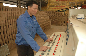 Nhờ nguồn vốn vay từ các cổ đông với lãi suất thấp, Công ty CP Gạch ngói Quỳnh Lâm đã đầu tư nhiều trang thiết bị hiện đại, không ngừng nâng cao chất lượng sản phẩm.