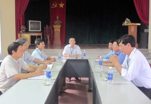 Các đồng chí Thường trực Đảng ủy  thị trấn Mường Khến duy trì họp đánh giá kết quả triển khai các nhiệm vụ chính trị, chuyên môn.