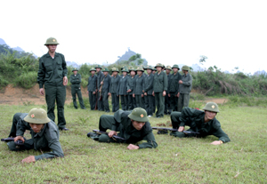 Lực lượng DQTV xã Dũng Phong thực hành huấn luyện, nâng cao chất lượng SSCĐ.