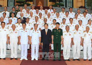 Chủ tịch nước Trương Tấn Sang chụp ảnh lưu niệm với các đại biểu. Ảnh: TTXVN
