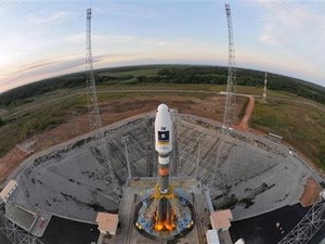 Tên lửa đẩy Soyouz chuẩn bị đưa hai vệ tinh lên quỹ đạo. (Nguồn: AP)