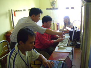 Cán bộ  trẻ bộ phận “một cửa” xã Hợp Thành (Kỳ Sơn) sử dụng thành thạo CNTT trong công việc chuyên môn đáp ứng tốt nhiệm vụ được giao.