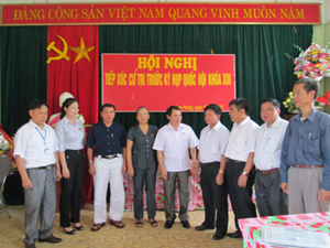 Đoàn ĐBQH tỉnh trao đổi với cử tri 2 xã Thung Nai, Bình Thanh.