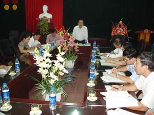 Đồng chí Đinh Văn Dực Chủ tịch UBMTTQ tỉnh phát biểu chỉ đạo hội nghị.