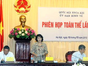 Phó Chủ tịch Quốc hội Nguyễn Thị Kim Ngân phát biểu tại phiên họp. (Ảnh: Trọng Đức/TTXVN)