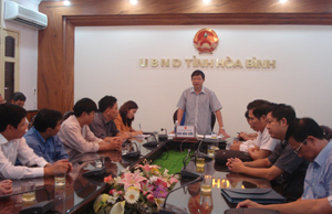 Đồng chí Bùi Văn Cửu, Phó Chủ tịch TT UBND tỉnh phát biểu tại điểm cầu tỉnh ta.