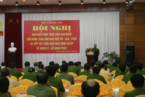 Trung tướng Tô Thường, Tổng cục trưởng Tổng cục QLHC về TTAXH (Bộ Công an) phát biểu chỉ đạo tại hội nghị