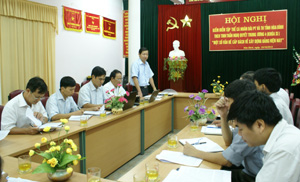 Đồng chí Bùi Văn Cửu, Phó Chủ tịch TT UBND tỉnh, tổ trưởng Tổ công tác số 9 của Tỉnh ủy dự và chủ trì hội nghị.