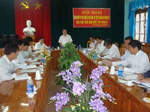 Tập thể BTV huyện ủy Đà Bắc nghiêm túc kiểm điểm, tự phê bình và phê bình.