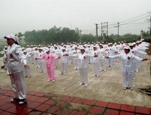 Hội NCT huyện Lương Sơn tích cực nhân rộng các hoạt động thể dục dưỡng sinh nhằm vận động hội viên rèn luyện sức khoẻ.