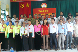 Uỷ ban MTTQ xã Sơn Thuỷ, khoá XXV, nhiệm kỳ 2013 – 2018 ra mắt tại Đại Hội.