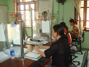 Thời gian qua, cấp uỷ, chính quyền thị trấn Lương Sơn đã chỉ đạo đẩy mạnh CCHC ở bộ phận “một cửa” góp phần nâng cao chất lượng phục vụ nhân dân.


