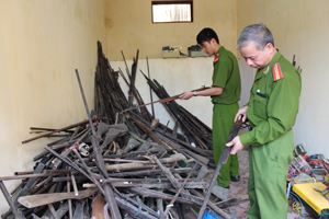 Thực hiện Đề án 1081 của UBND tỉnh, huyện Đà Bắc đã vận động, thu hồi được hơn 2.000 khẩu súng các loại, góp phần ổn định TTXH trên địa bàn.
