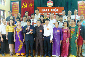Uỷ ban MTTQ phường Hữu Nghị, khoá X, nhiệm kỳ 2013 – 2018 ra mắt tại Đại Hội. Ảnh Đ.T