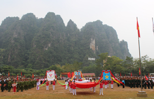 Màn biểu diễn biểu dương lực lượng tại Lễ khai mạc đại hội TDTT huyện Tân Lạc lần thứ V.
                                                                        

