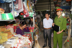 CB, CS Phòng cảnh sát PCCC & CNCH (Công an tỉnh) kiểm tra công tác phòng cháy, chữa cháy tại chợ Thái Bình (TPHB).