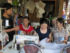 HTX thổ cẩm xã Chiềng Châu (Mai Châu) tạo việc làm với thu nhập ổn định cho nhiều chị em địa phương.