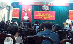 Lãnh đạo Đảng ủy Khối các cơ quan tỉnh khai giảng lớp học.