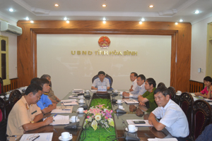 Đồng chí  Nguyễn Văn Dũng, Phó Chủ tịch UBND tỉnh và các đại biểu tại điểm cầu tại tỉnh ta.