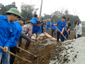 ĐV – TN xã Vũ Lâm sôi nổi với các phong trào thi đua tình nguyện, chung sức xây dựng Nông thôn mới như làm đường GTNT, dọn dẹp vệ sinh môi trường.

