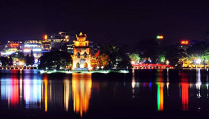Khu vực hồ Hoàn Kiếm có 4 điểm trang trí hoa và ánh sáng bao gồm: khu vực tượng đài Lý Thái Tổ, đoạn đường Đinh Tiên Hoàng từ trụ sở UBND TP đến cầu Thê Húc, khu vực trước tượng đài vua Lê và phố Hàng Khay.