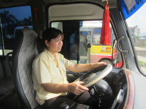 Gần 12 năm trong nghề, Nguyễn Thu Hiền luôn đảm bảo giữ xe tốt, lái xe an toàn. 

 
