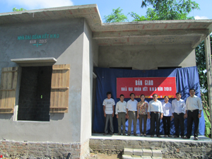 Từ nguồn quỹ “Vì người nghèo” do MTTQ huyện Lạc Thủy phân bổ, Hội Nông dân huyện đã hỗ trợ, xây dựng nhà đại đoàn kết cho hội viên nông dân nghèo xã Liên Hòa (Lạc Thủy).

