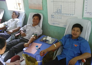 ĐV - TN huyện Đà Bắc tham gia hiến máu tình nguyện. 

