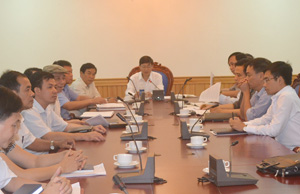 Đồng chí Bùi Văn Cửu, Phó Chủ tịch TT UBND tỉnh chủ trì cuộc họp.