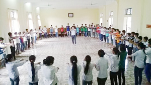 Đoàn Thanh niên xã Tây Phong (Cao Phong) tổ chức tập huấn kỹ năng sống cho thanh - thiếu niên nhằm hướng các em đến những hoạt động lành mạnh, bổ ích.
