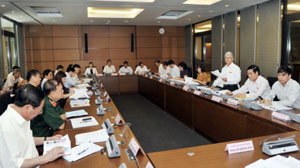 Đoàn đại biểu Quốc hội các tỉnh Nam Định, Lào Cai, Tây Ninh, Cao Bằng thảo luận tại tổ. Ảnh: DUY LINH