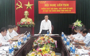 Đồng chí Hoàng Văn Tứ, Phó Chủ tịch HĐND tỉnh phát biểu kết luận hội nghị.