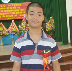 Nguyễn Ngọc Tuấn được biểu dương là người khuyết tật tiêu biểu.
