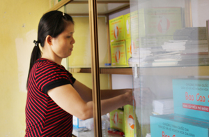 Trung tâm DS /KHHGĐ huyện Kỳ Sơn luôn chủ động, cung cấp kịp thời các biện pháp tránh thai hiện đại đến với người dân.