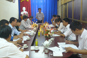 Đồng chí Nguyễn Văn Thắng, Chánh Văn phòng UBND tỉnh, thành viên Ban đại diện NHCSXH tỉnh phát biểu tại buổi làm việc.