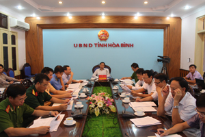 Đồng chí Bùi Văn Khánh, Phó Chủ tịch UBND tỉnh chủ trì điểm cầu tỉnh ta.