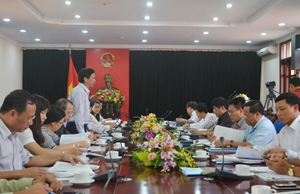 Đồng chí Phan Văn Hùng, Thứ trưởng, Phó Chủ nhiệm Ủy ban Dân tộc phát biểu tại buổi làm việc.