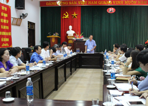 Đồng chí Nguyễn Văn Quang, Chủ tịch UBND tỉnh phát biểu tại buổi làm việc với Sở Y tế.