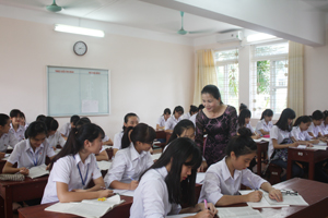 Một giờ lên lớp của  cô giáo Nguyễn  Thị Bạch Yến,  Phó Hiệu trưởng trường THPT chuyên Hoàng Văn Thụ.