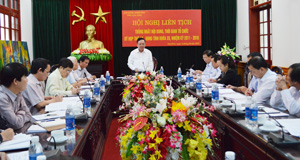 Đồng chí Bùi Văn Tỉnh, Bí thư Tỉnh uỷ, Chủ tịch HĐND tỉnh phát biểu kết luận hội nghị.