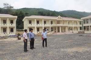 Trường THCS Lạc Sỹ (Yên Thủy) được đầu tư xây dựng theo mô hình trường đạt chuẩn quốc gia, đảm bảo đủ số phòng học, phòng chức năng và các công trình bổ trợ khác.